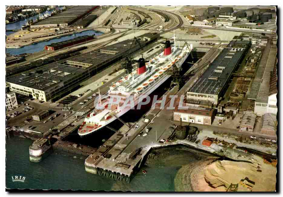 CPM Bateau Cie Generale Transatlantique France en cale seche