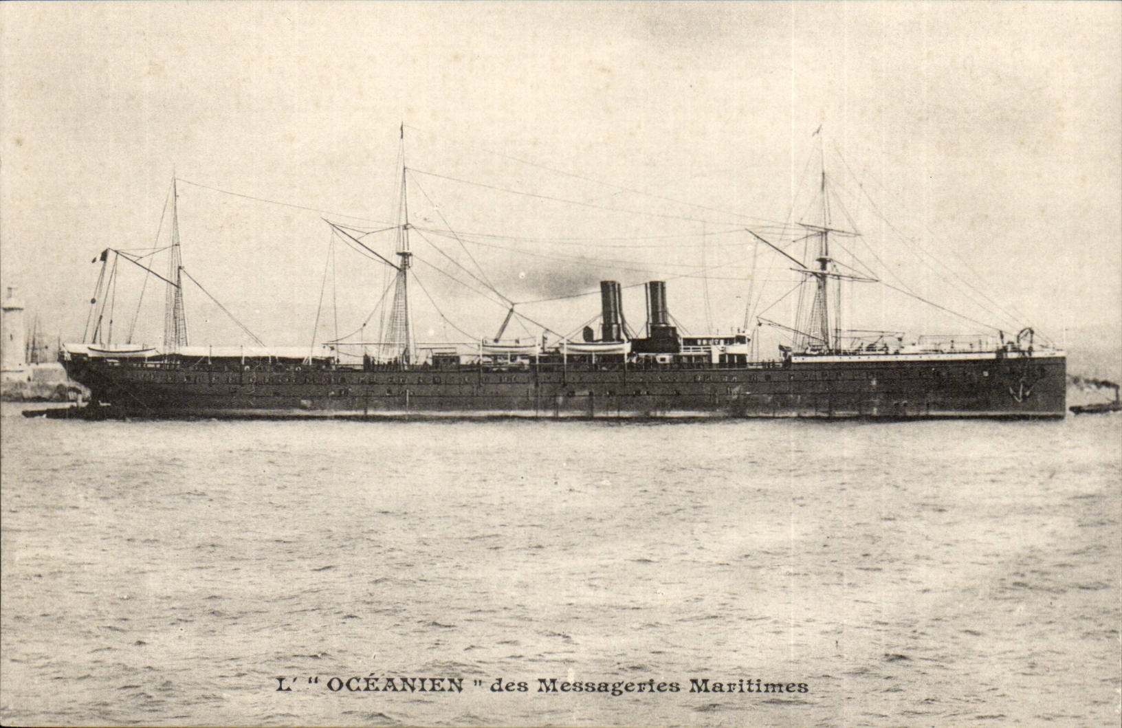 CPA Bateau L'oceanien des Messageries Maritimes