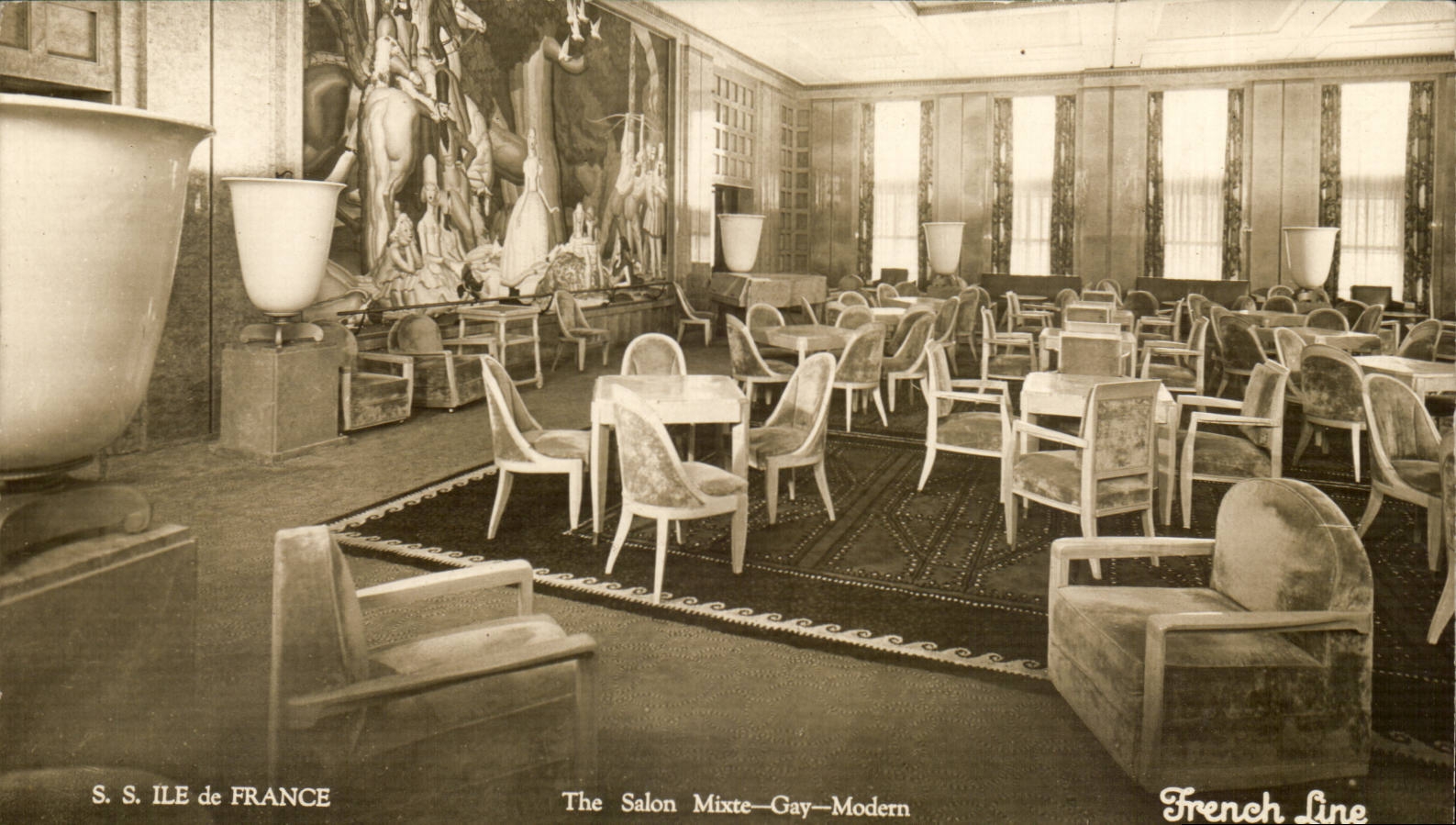 CPA Bateau Paquebot French line The flagship ILe de France the salon mixt Modern First class