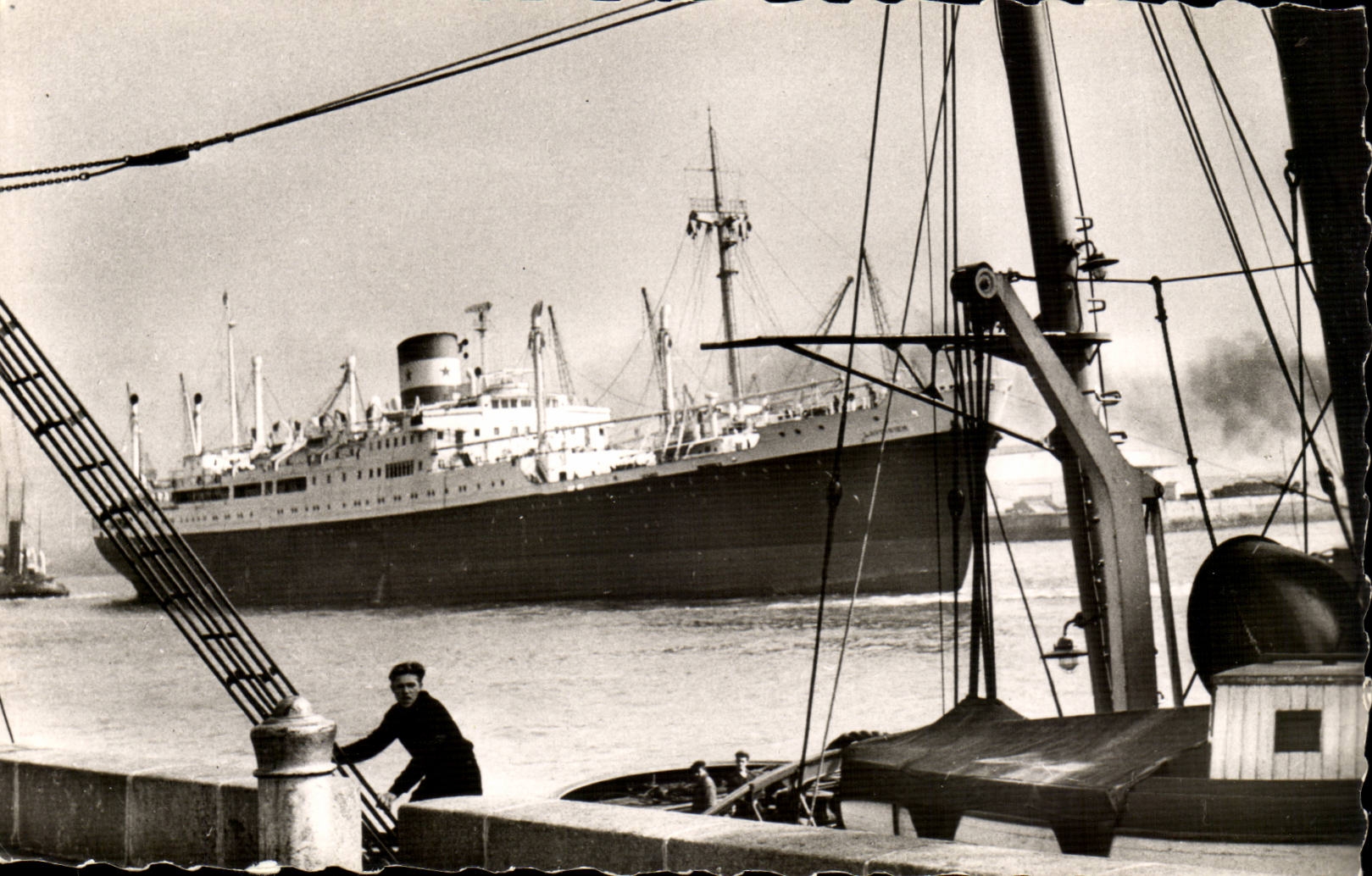 CPM Bateau Paquebot Le Havre Lavoisier (chargeurs reunis)
