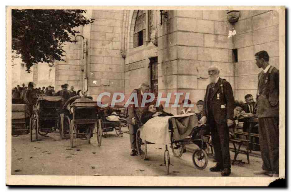 Lourdes CPA Les malades aux piscines