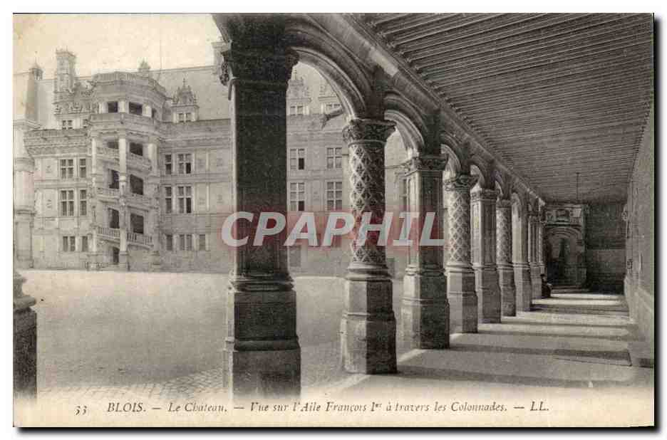 CPA Blois Le chateau Vue sur l'aile francois 1er a travers les colonnades