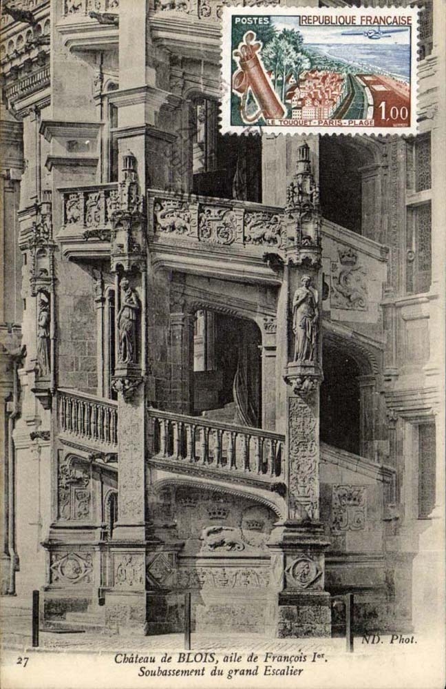 CPA Blois Le chateau Aile Francois 1er Soubassement du grand escalier