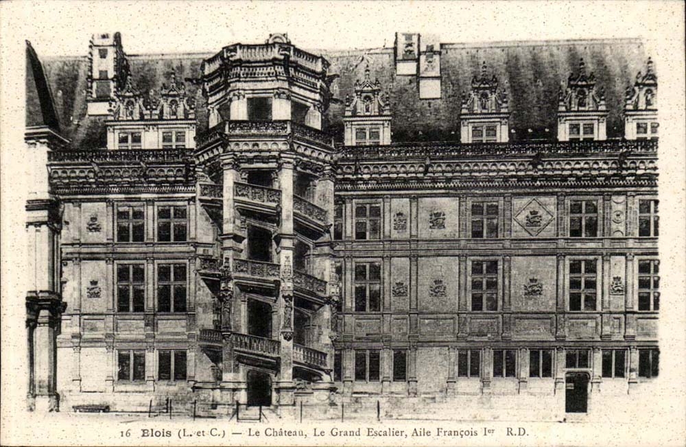 CPA Blois Le chateau Escalier Francois 1er