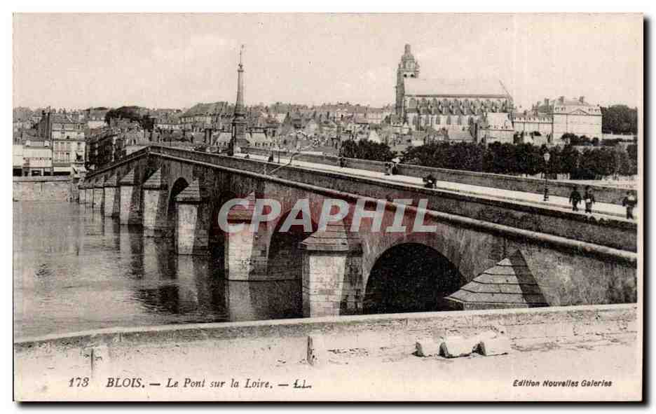 CPA Blois Le pont sur la Loire