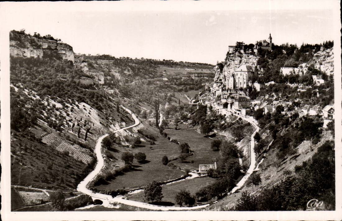 Rocamadour — Vue générale et les lacets de la route de Cahors — Réal-Photo
