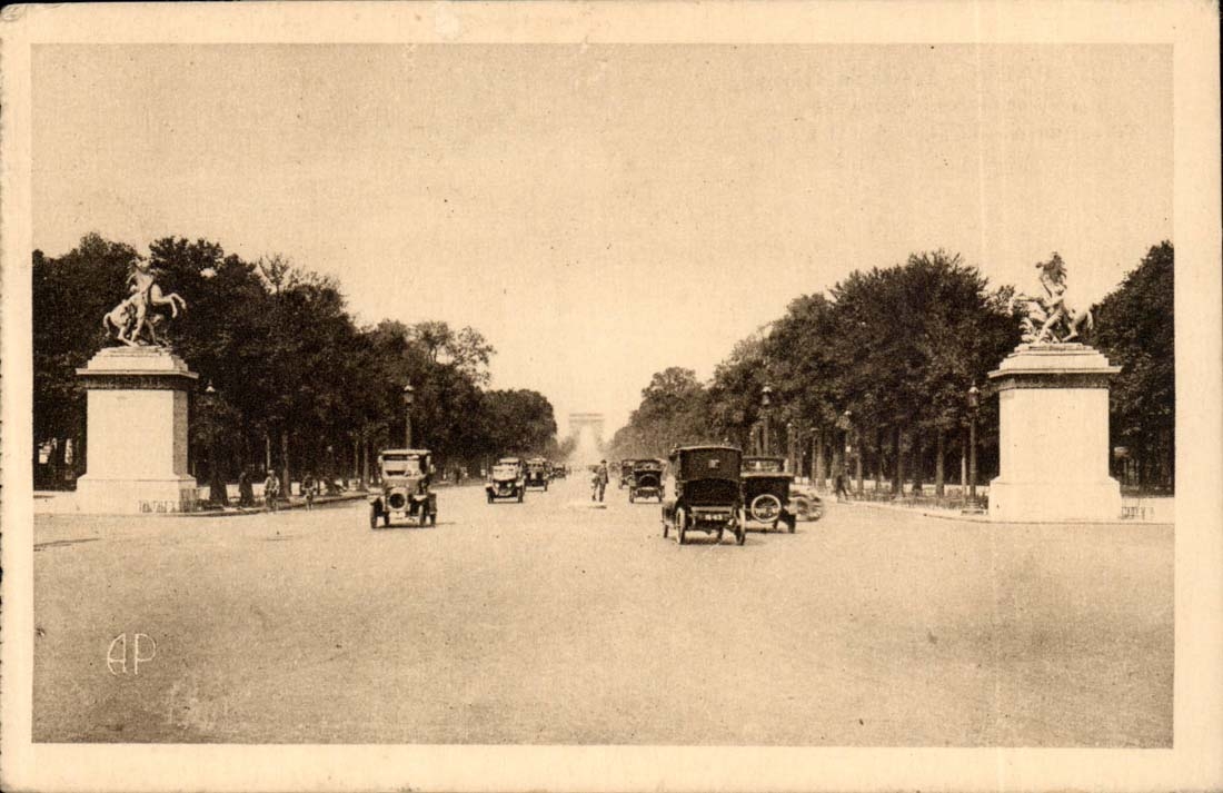 Paris - 8 - L'avenue des Champs Elysees - Les Chevaux de Marly - automobiles - CPA 