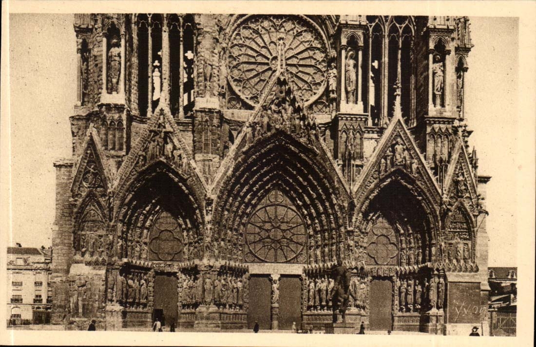 Reims CPA La cathedrale Le portail et la rosace Statue de Jeanne d'arc