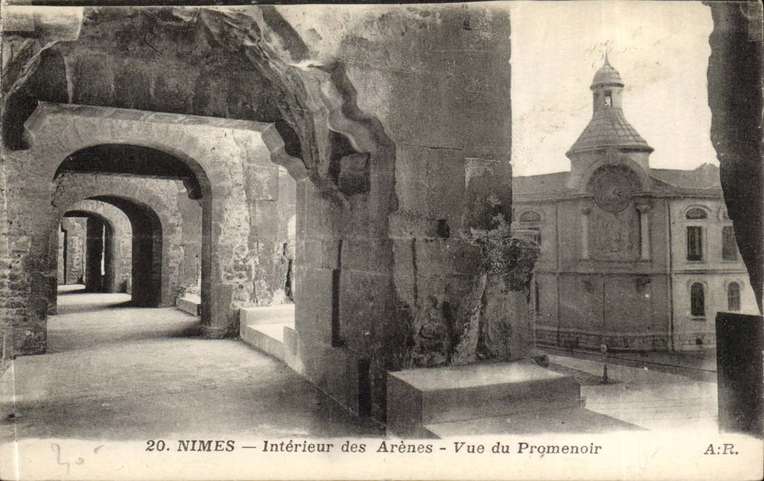 Nîmes — Intérieur des Arènes — Vue du Promenoir — A.R.