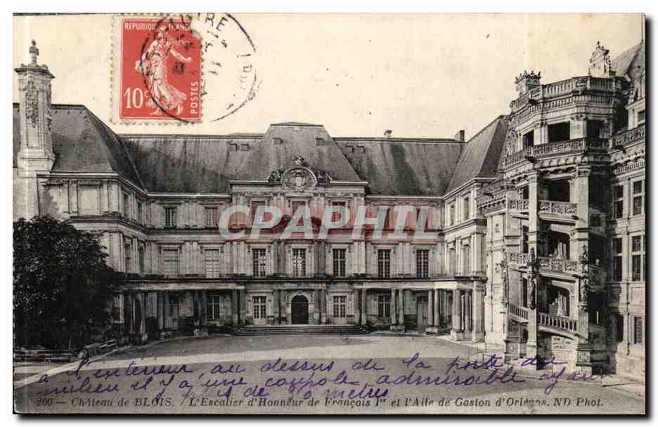 Blois CPA Chateau L'escalier d'ohonneur de Francois 1er et l'aile de Gaston d'orleans