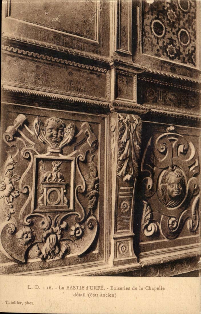 La Bastie d'Urfe CPA Boiseries de la chapelle detail (etat ancien)