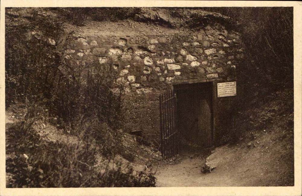 Fort de Vaux — Porte d'entrée et plaque commémorative