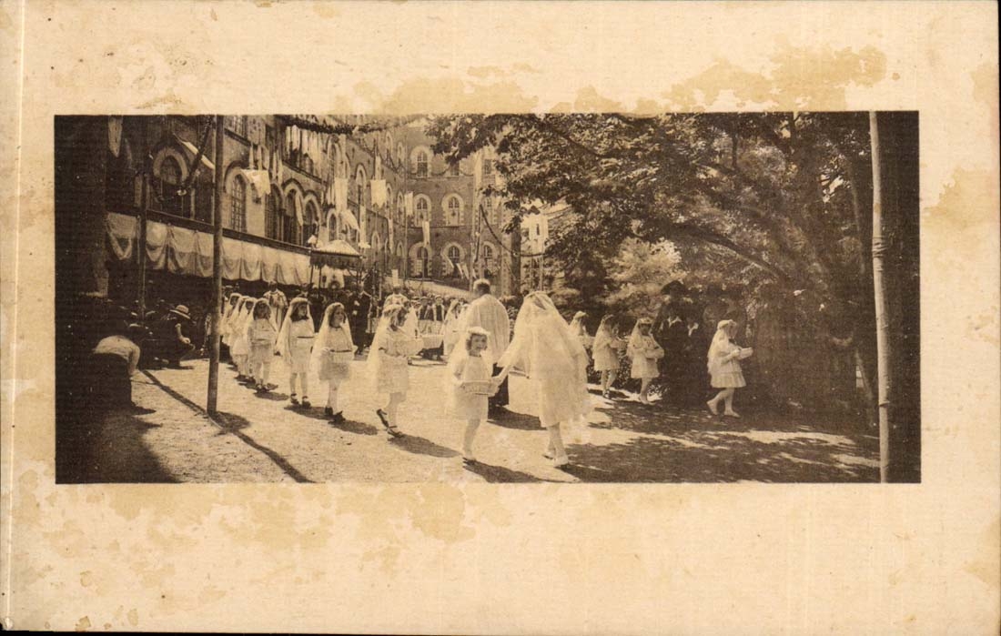 CPA Procession enfants religieuses Communiantes