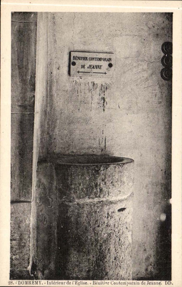 Bénitier contemporain de Jeanne - Domrémy - Intérieur de l'église