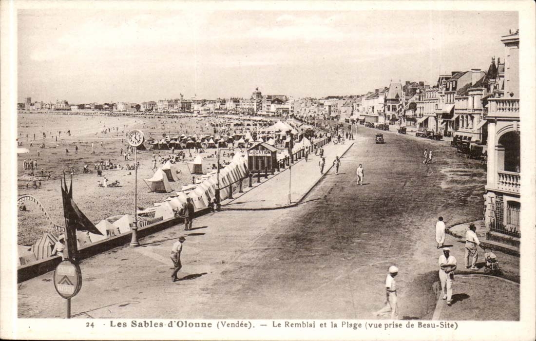 Les Sables d'olonne cPA Le remblai et la plage