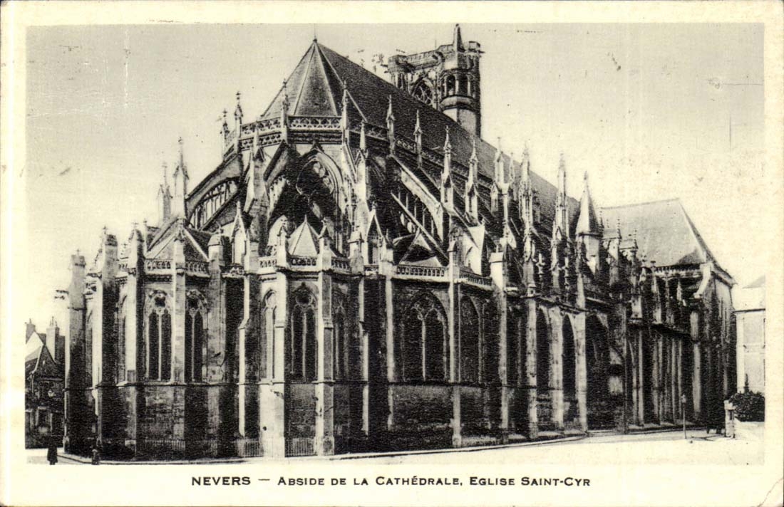 Nevers — Abside de la cathédrale, église Saint-Cyr