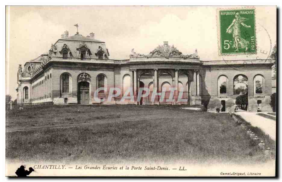 Chantilly CPA Les grandes ecuries et la porte Saint Denis