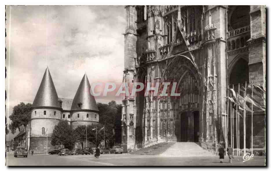 Beauvais CPA le portail central de la cathedrale et les tours du palais de justice