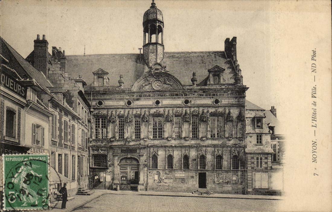 Noyon CPA l'hotel de ville