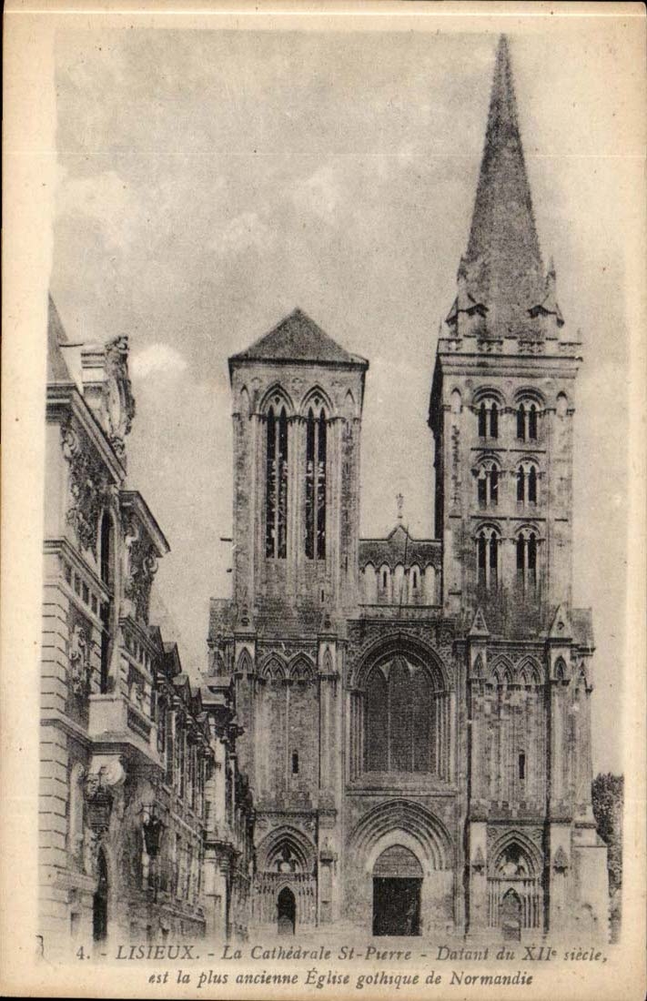 Lisieux — La Cathédrale Saint-Pierre — Datant du XIIe siècle, est la plus ancienne église gothique de Normandie