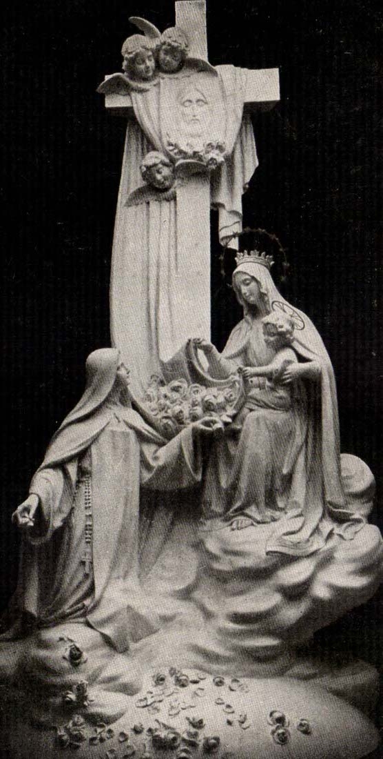CPA Lisieux GRoupe sculpte surmontant le maitre autel dans la chapelle aux carmelites de Lisieux
