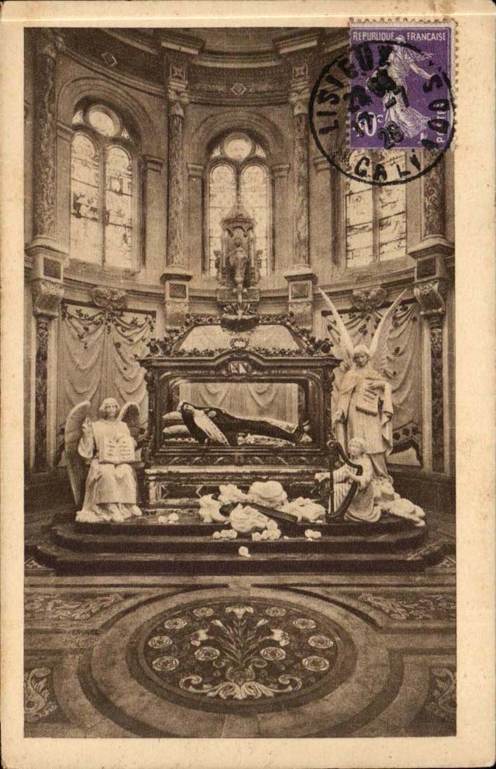 Chapelle et Châsse de Sainte Thérèse de l'Enfant-Jésus — chapelle du sanctuaire de la Vierge du Souffre, avec statue de la Vierge et anges