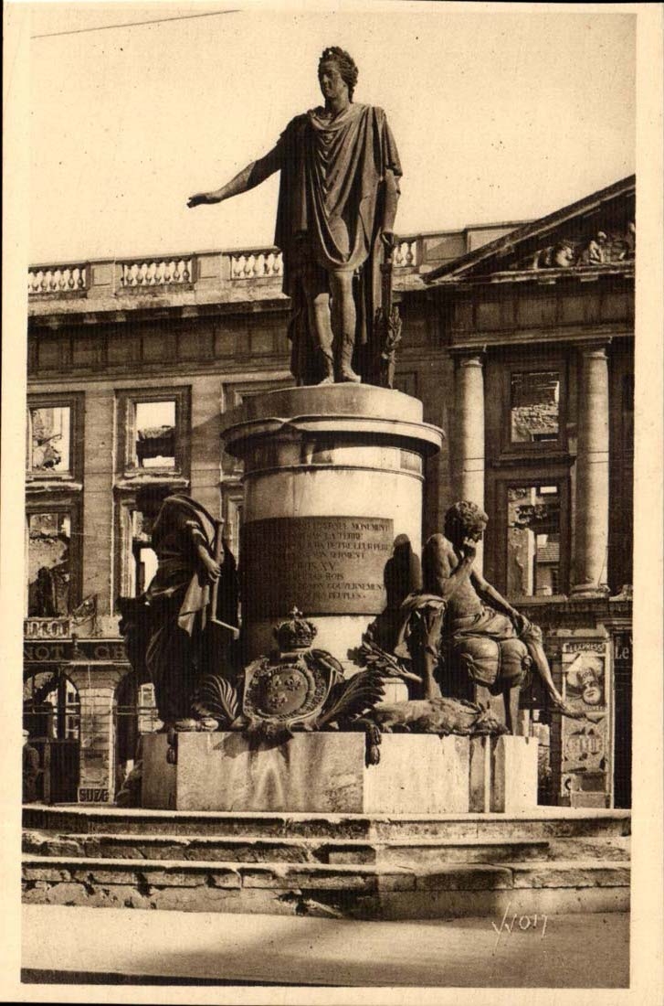 Statue de Louis XV — Place Royale — Éditions La Douce France