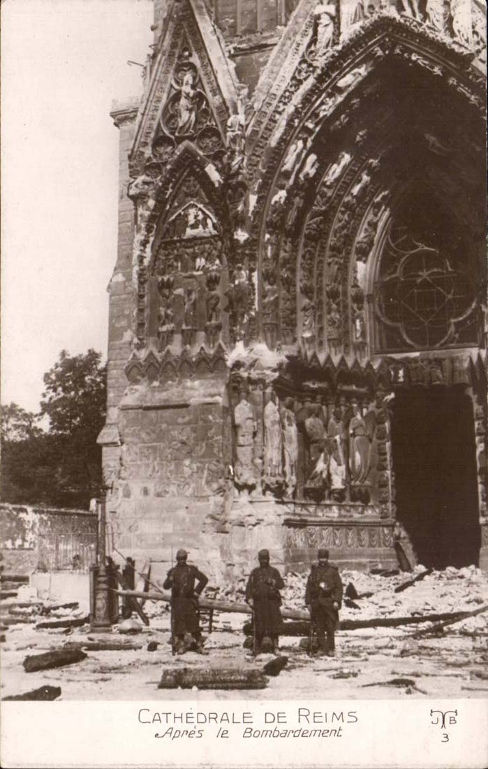 Reims CPA Guerre de 1914 Cathedrale apres le bombardement