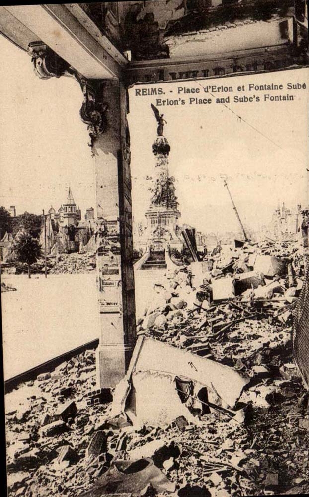 Reims - Place d'Erlon et Fontaine Subé — détruites après les bombardements — Photo Reims, Cathédrale
