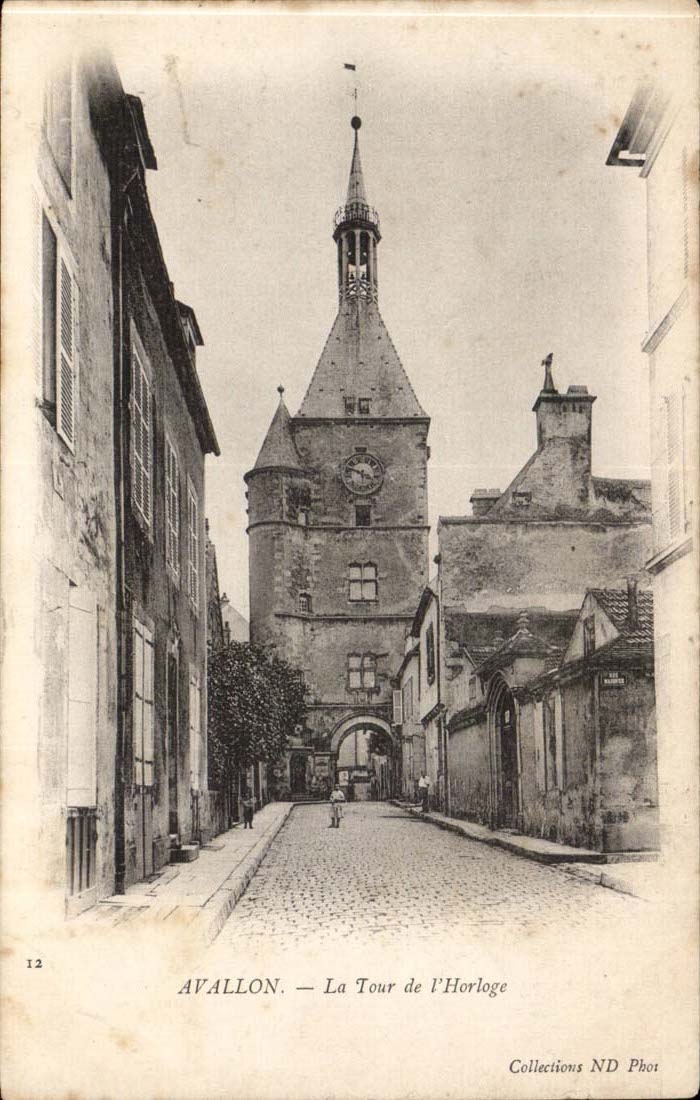 Avallon — Die Uhrenturm — Collections ND Phot