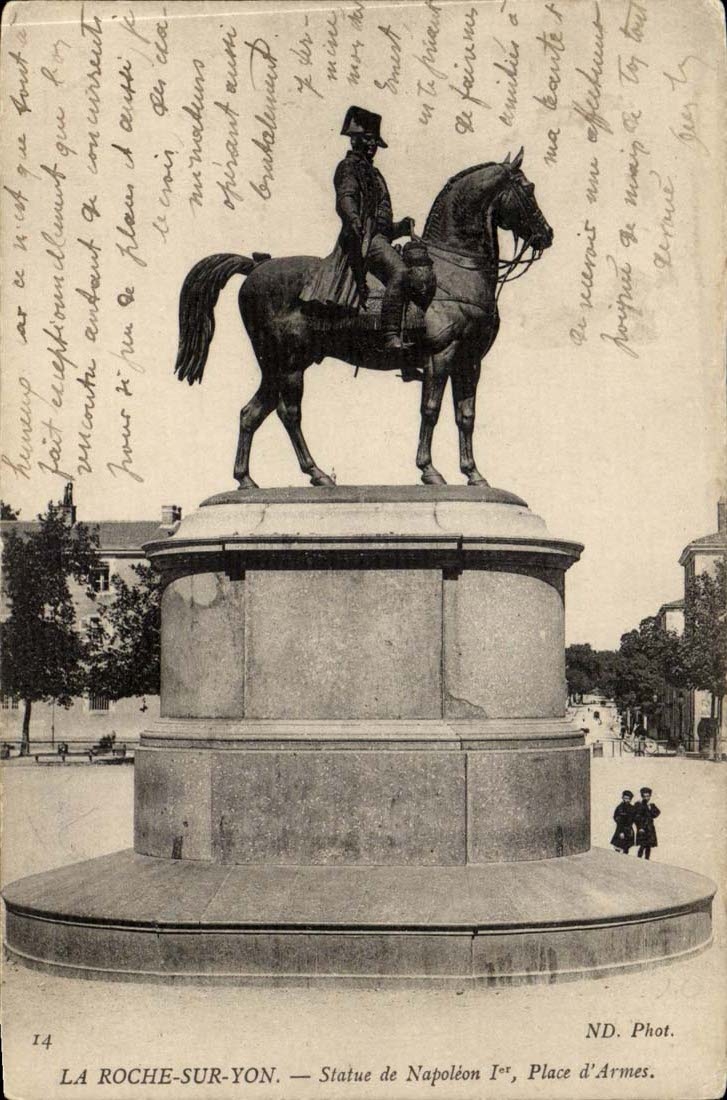 La Roche sur Yon CPA Statue de Napoleon 1er Place d'armes