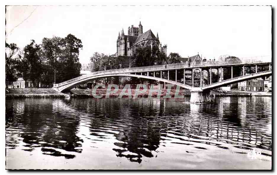 Auxerre CPA La passerelle et la cathedrale