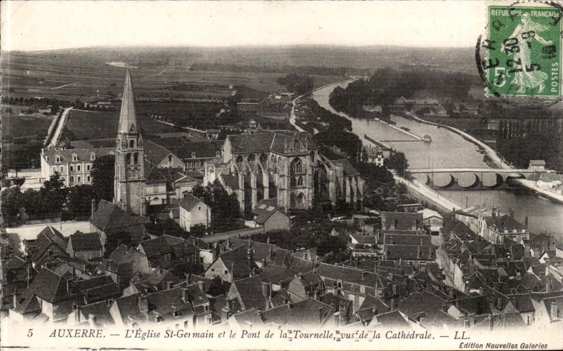 Auxerre - L'Eglise St Germain et le Pont de ma Tournele vue de la Cathedrale - CPA 
