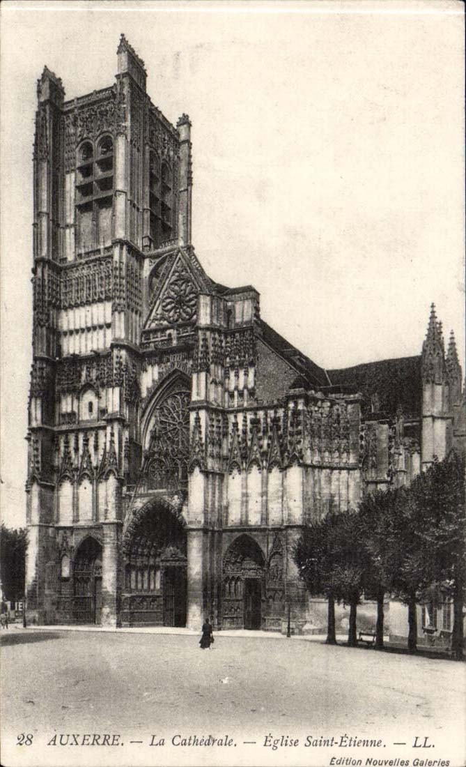 Auxerre — La Cathédrale — Église Saint-Étienne — Édition Nouvelles Galeries, n°28