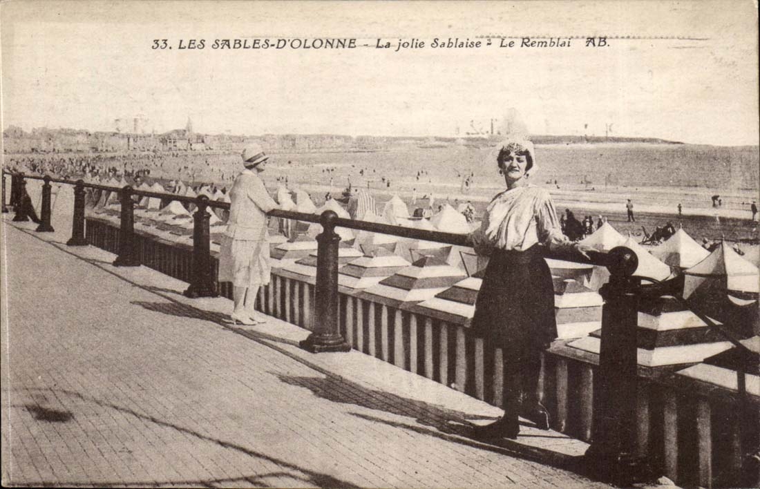 Les Sables-d'Olonne - La jolie Sablaise - Le Remblai - AB.