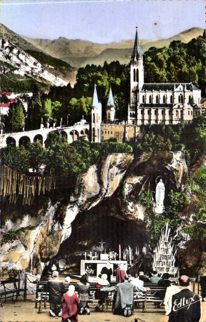 Lourdes - La Basiique et la Grotte Miraculeuse - CPA 