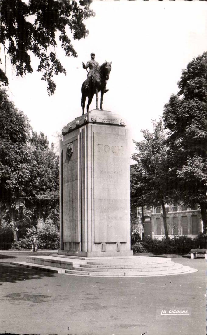 Lille - Le Monument de Marechal Foch sculpture Boutry -CPA 