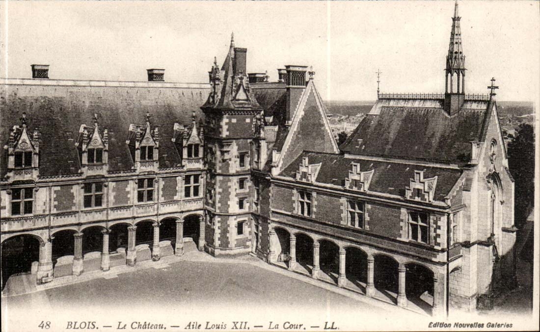 Blois - Le Chateau Aile Louis XII La Cour - CPA 