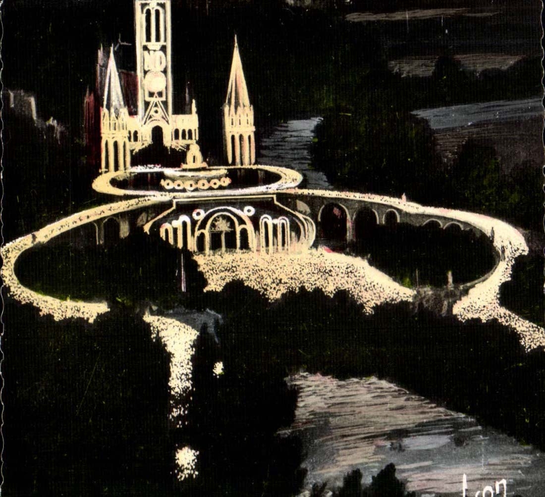Lourdes CPA Procession de nuit a la basilique