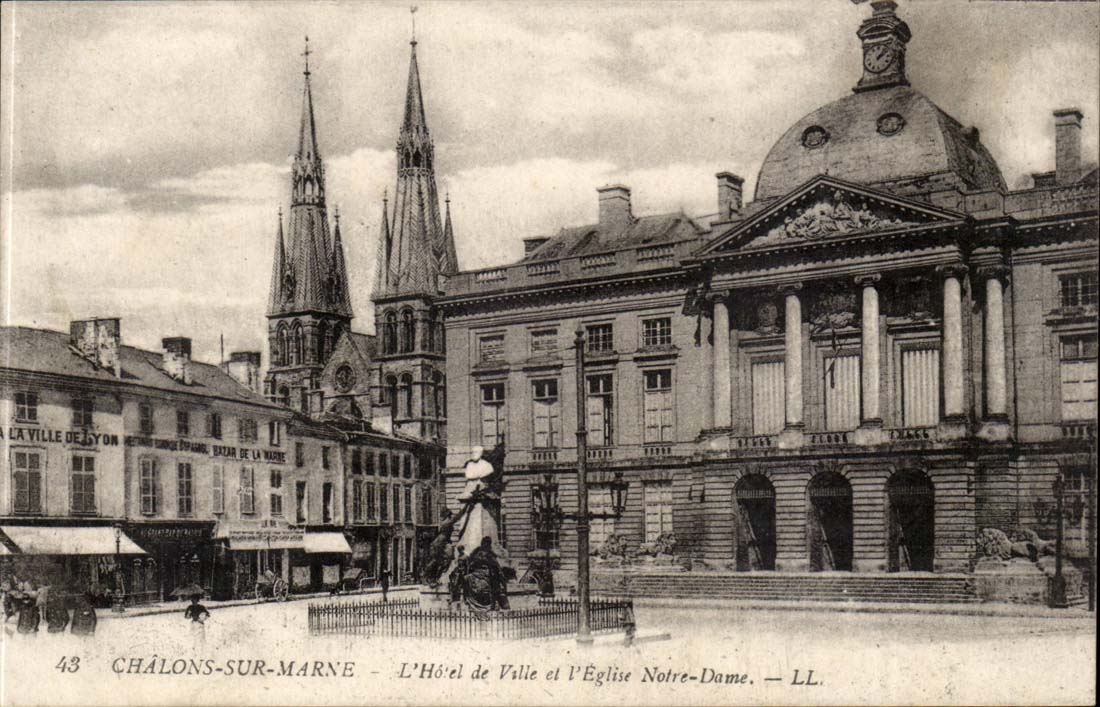 Chalons sur marne CPA Hotel de ville et eglise Notre DAme