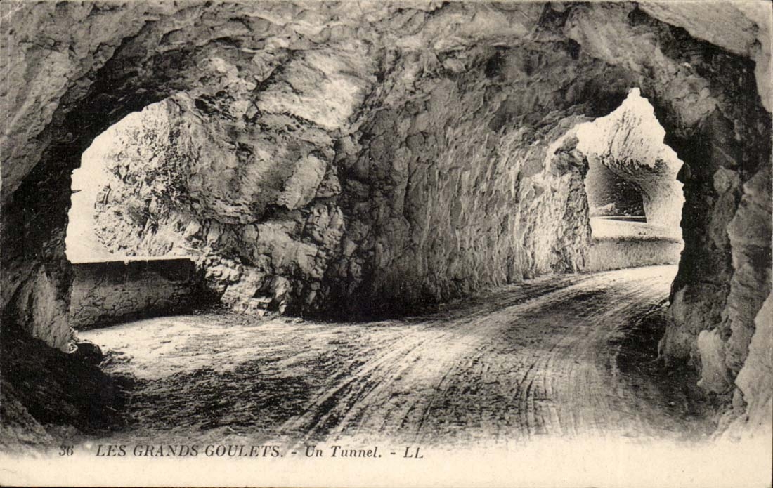 CPA Les grands goulets Un tunnel