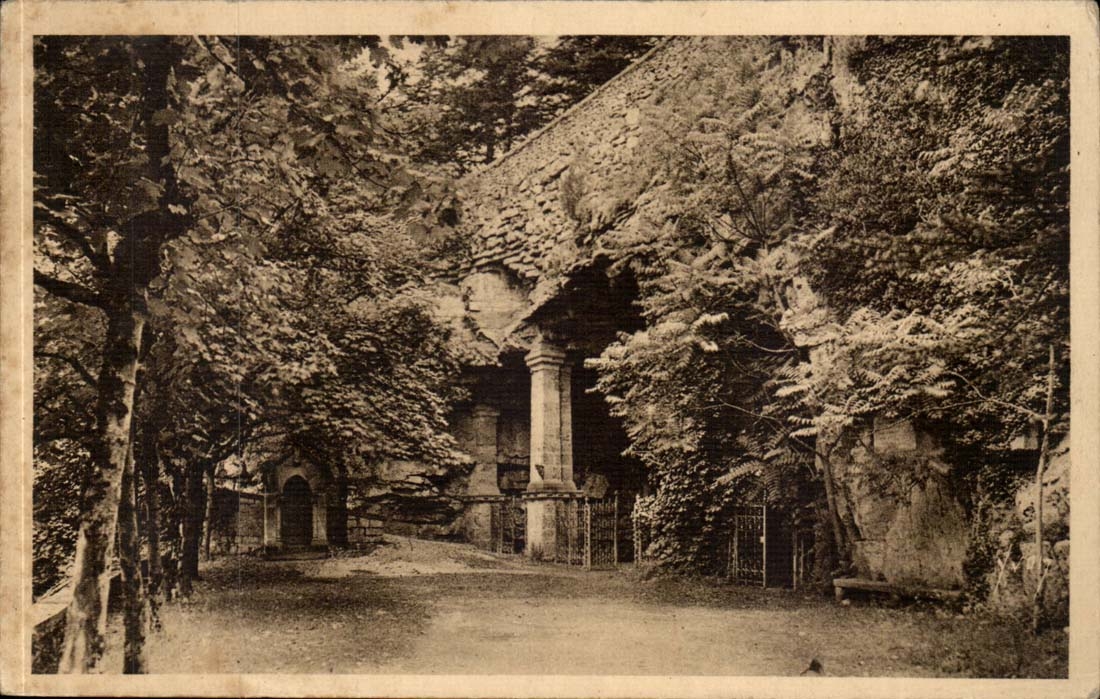 Rocamadour (Lot) — Entrée de la Grotte de la Mise au Tombeau et Station du Chemin de Croix — Éditions d'Art VERNY, Paris