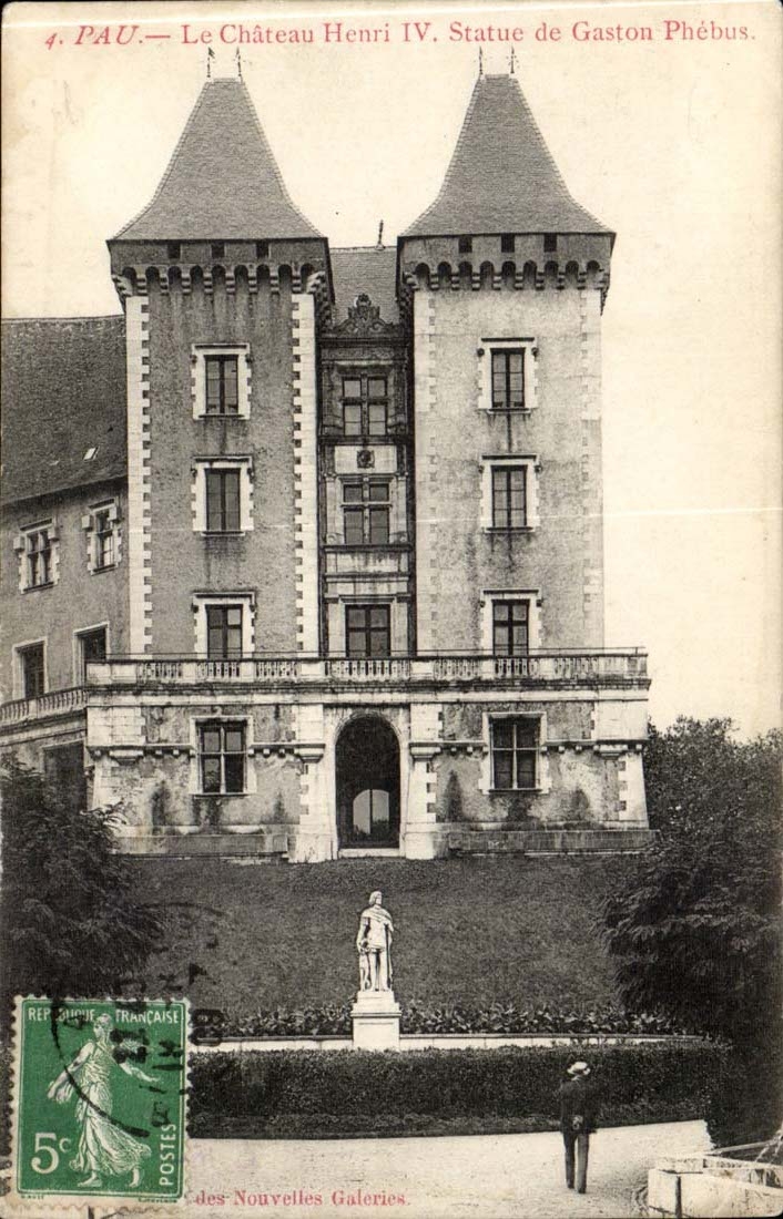 Pau CPA Le chateau Henri IV Statue de Gaston Phebus