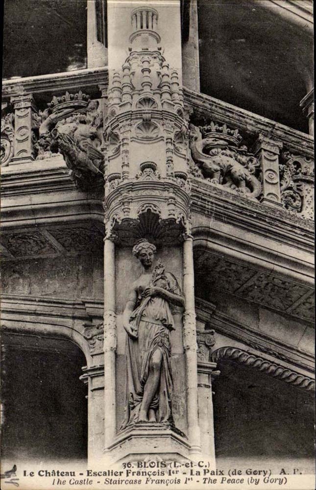 Blois CPA Le chateau Escalier de Francois 1er La paix (de Gery) 