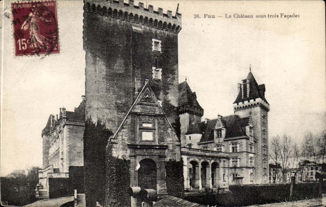 Pau - Le Chateau sous Trois Facades - CPA 