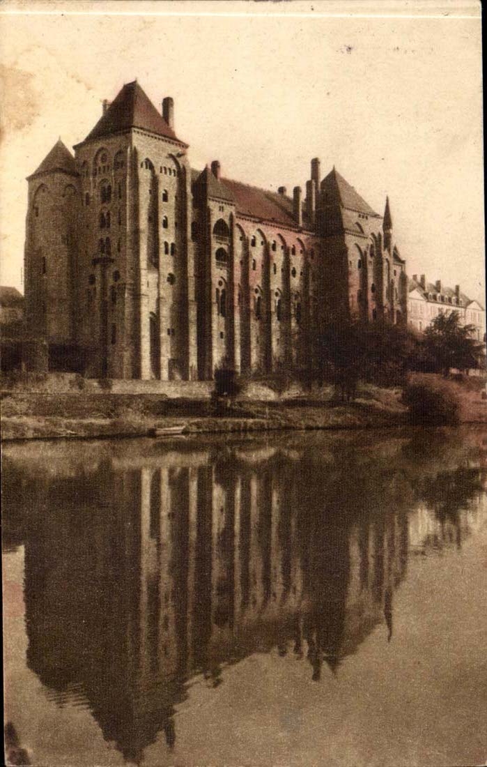 CPA Abbaye Saint Pierre de Solesmes Vue du Nord Est