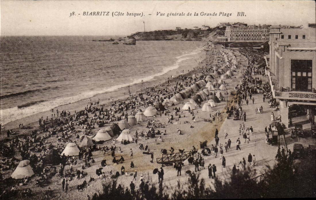 Biarritz (Côte basque) — Vue générale de la Grande Plage — Bloc frères, éditeurs, Bordeaux