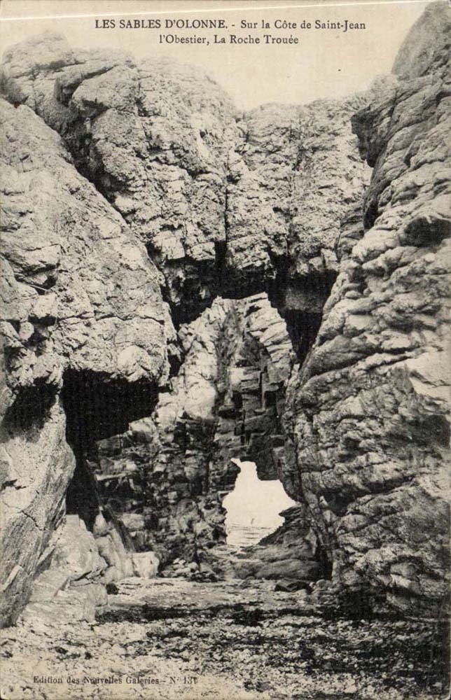 Les Sables d'Olonne - An der Küste von Saint-Jean, L'Obestier, La Roche Trouée — Ausgabe der Nouvelles Galeries, N° 137