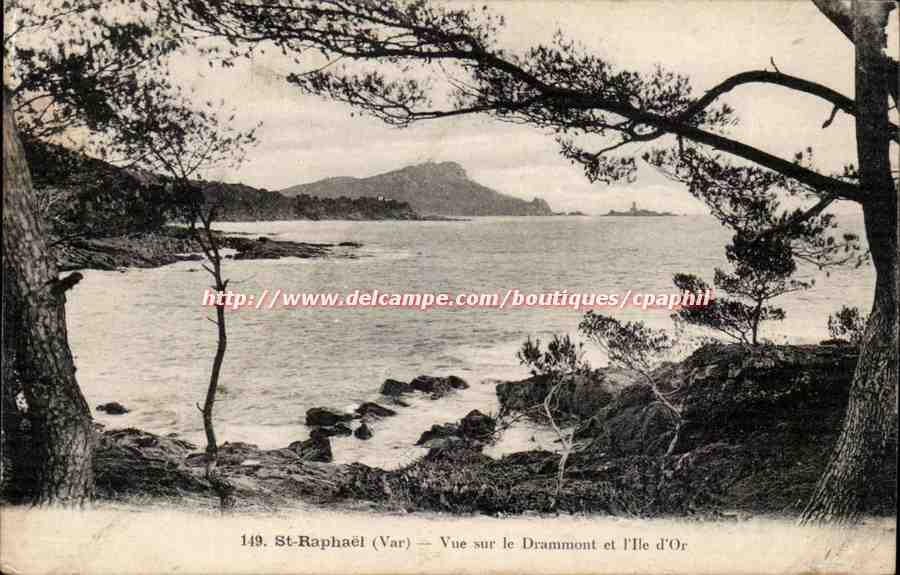 Saint Rapahel CPA Vue sur le Drammont et l'ile d'or