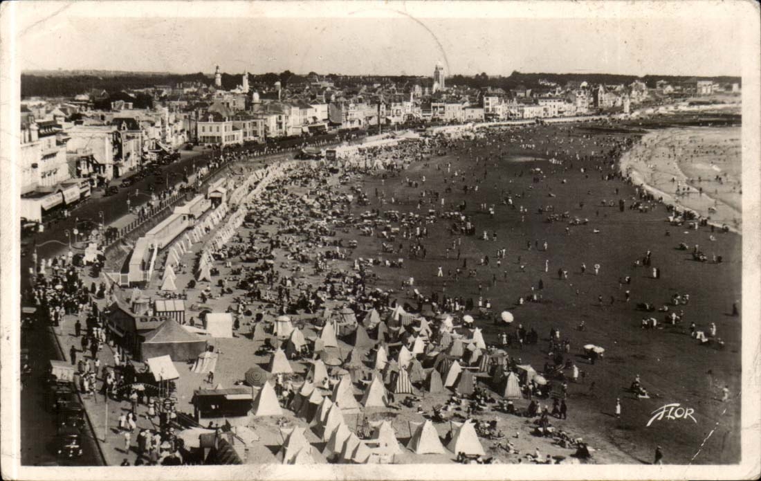 SAbles d'olonne CPA Vue panoramique de la plage prise de la tour de Palazzo
